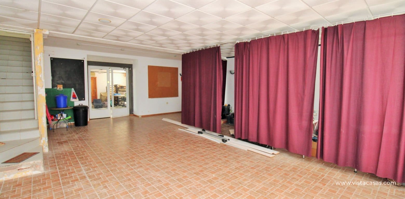 3 slaapkamer Commercieel te koop in Villamartin - € 374.900 (Ref: 9123720)