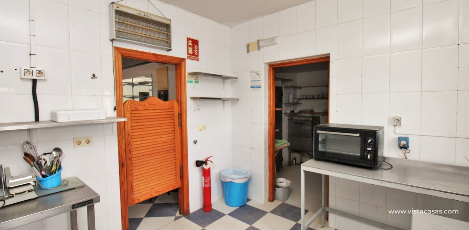 3 slaapkamer Commercieel te koop in Villamartin - € 374.900 (Ref: 9123720)