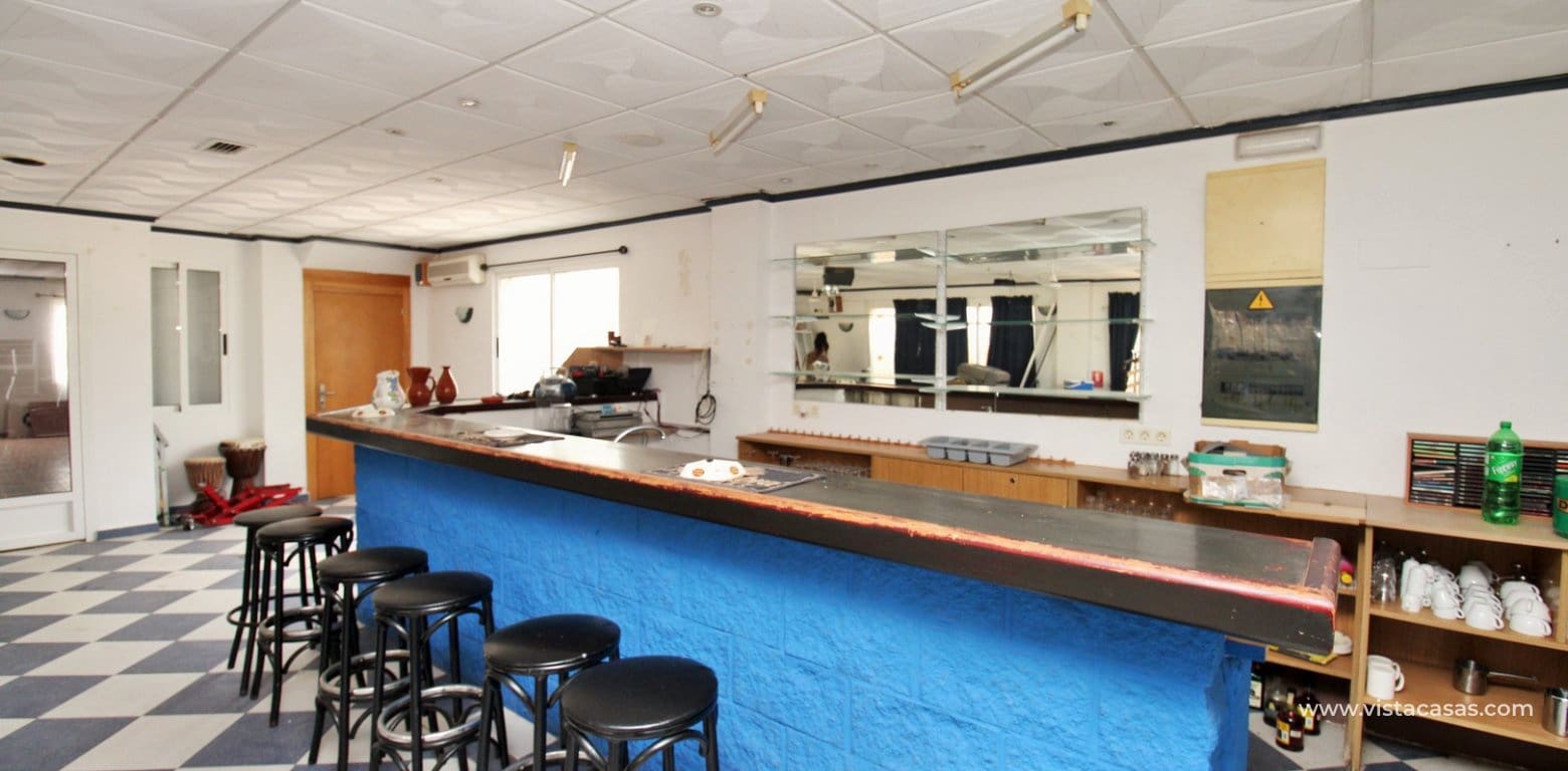 3 slaapkamer Commercieel te koop in Villamartin - € 374.900 (Ref: 9123720)