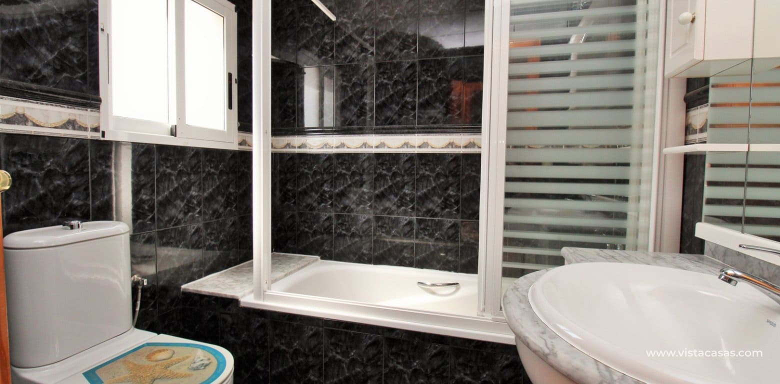 3 slaapkamer Commercieel te koop in Villamartin - € 374.900 (Ref: 9123720)