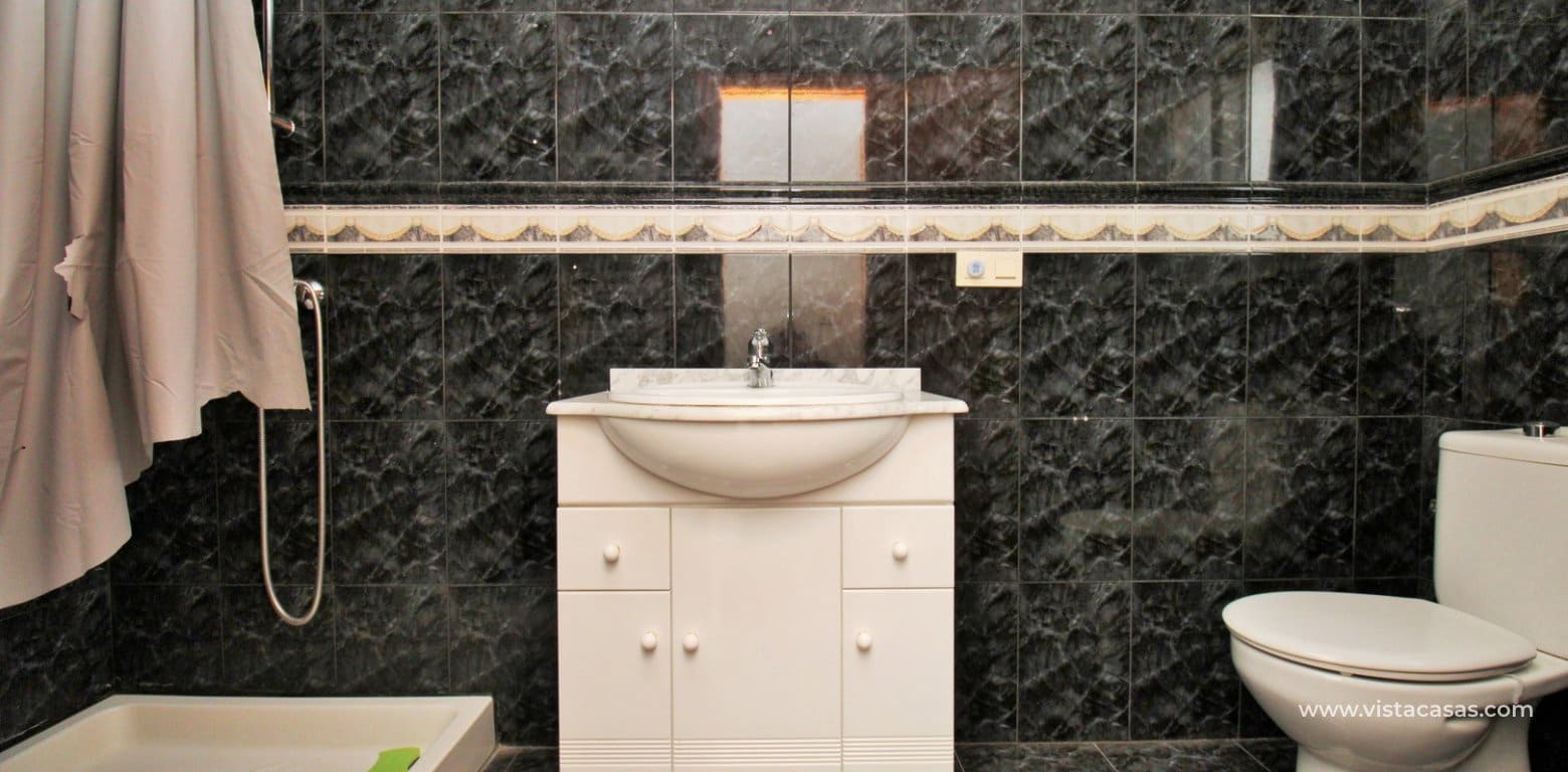 3 slaapkamer Commercieel te koop in Villamartin - € 374.900 (Ref: 9123720)