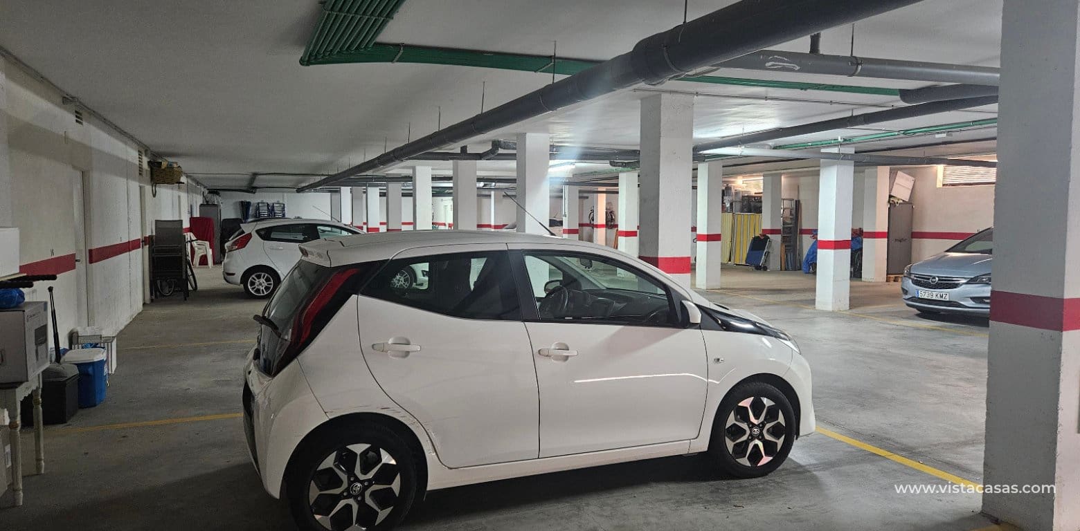 2 soveværelse Lejlighed til salg i Villamartin med swimmingpool - € 179.999 (Ref: 9137498)