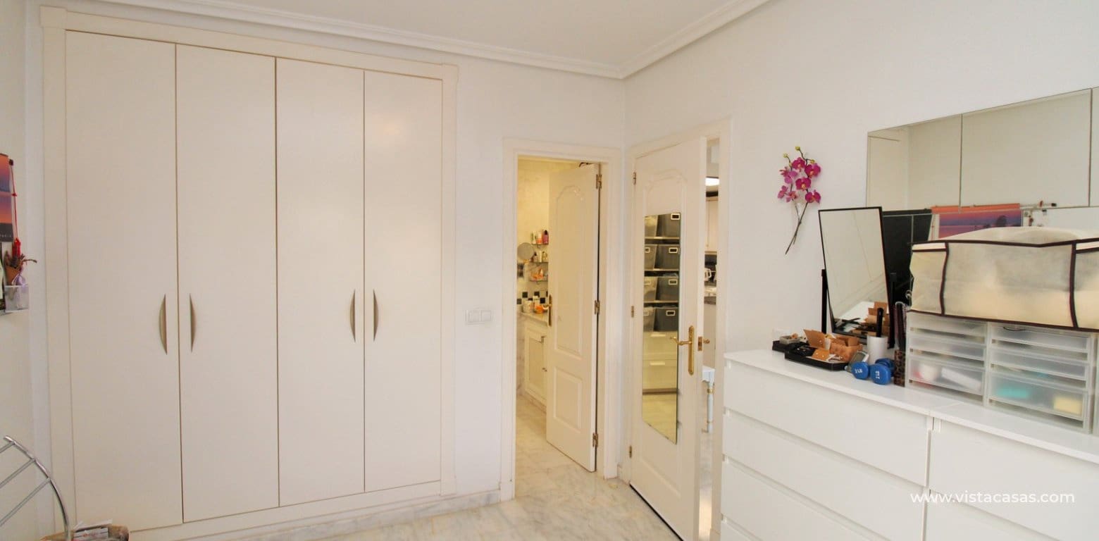 2 soveværelse Lejlighed til salg i Villamartin med swimmingpool - € 179.999 (Ref: 9137498)