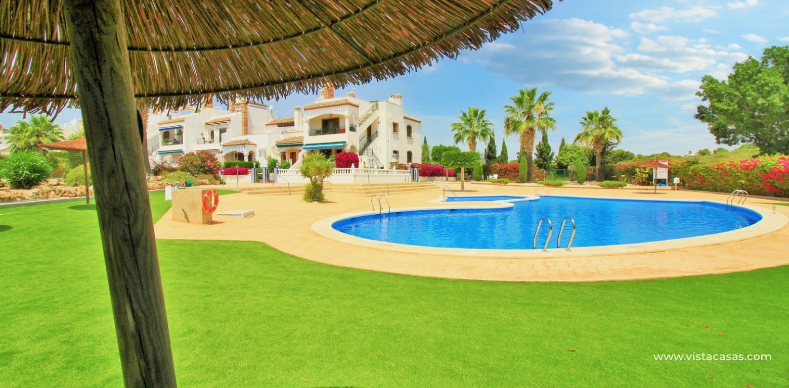 2 soveværelse Lejlighed til salg i Villamartin med swimmingpool - € 179.999 (Ref: 9137498)