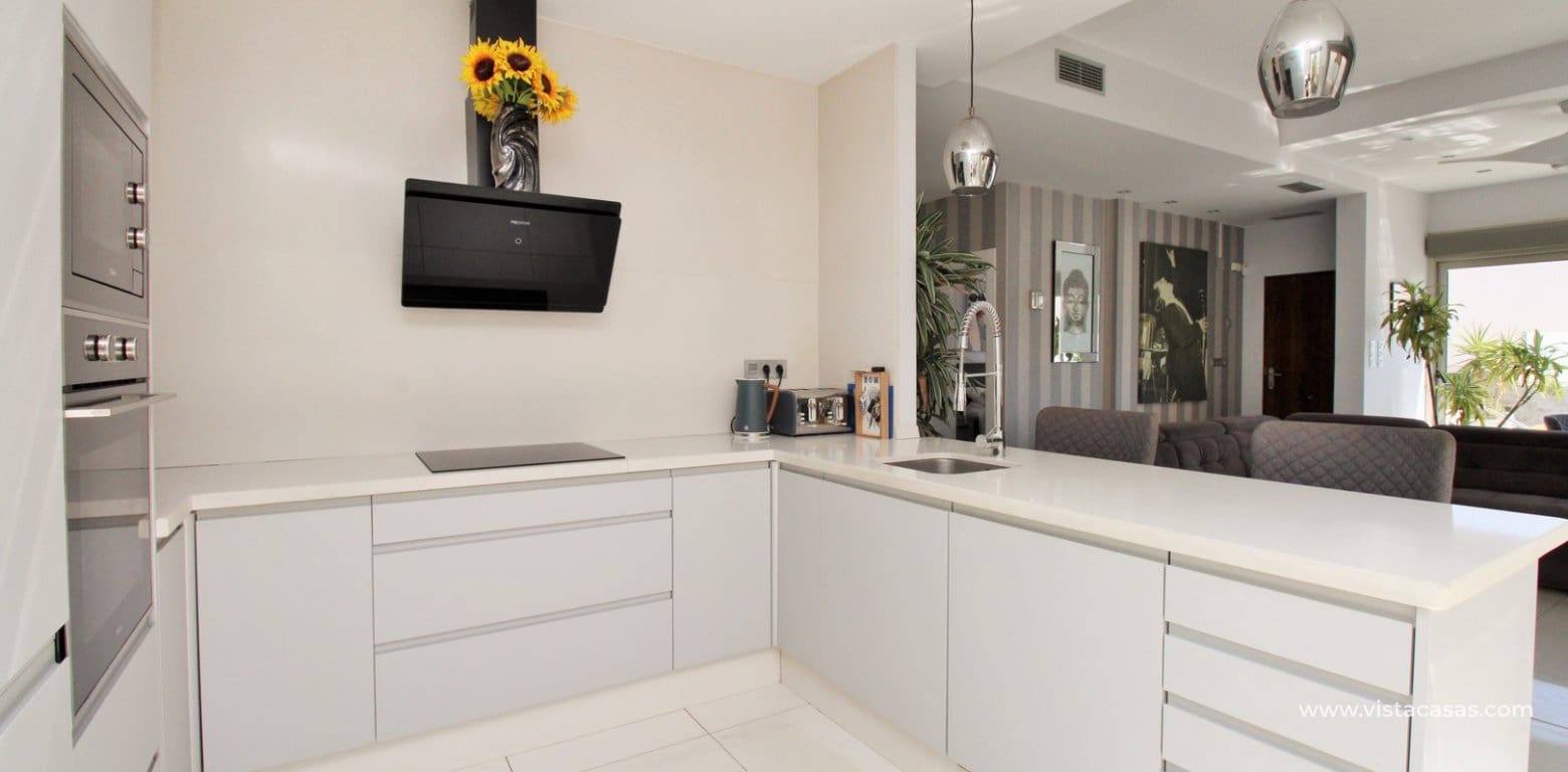 4 soverom Villa til salgs i Villamartin med svømmebasseng - € 477 000 (Ref: 9162980)