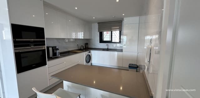 2 soveværelse Lejlighed til salg i Villamartin, Orihuela - € 399.500 (Ref: 9166378)