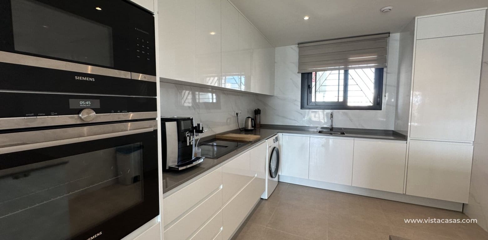 2 soveværelse Lejlighed til salg i Villamartin - € 399.500 (Ref: 9166378)