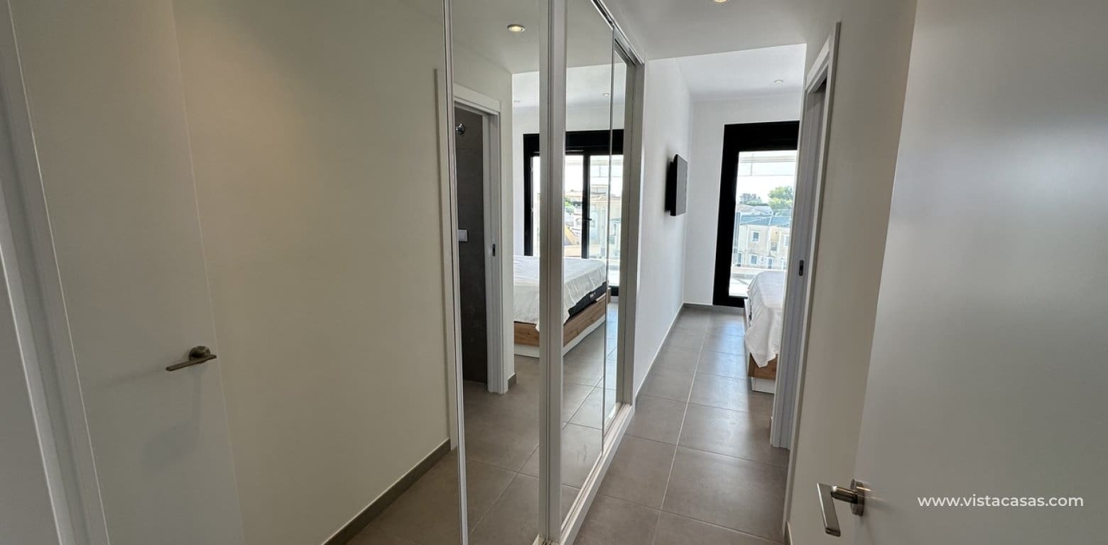 2 soveværelse Lejlighed til salg i Villamartin - € 399.500 (Ref: 9166378)