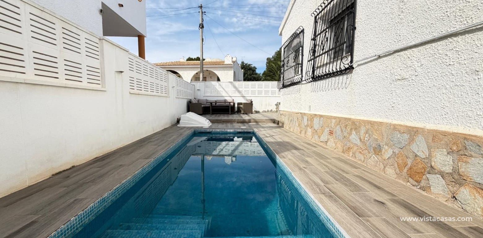 2 bedroom Villa for sale in Villamartin - € 255,000 (Ref: 9198036)