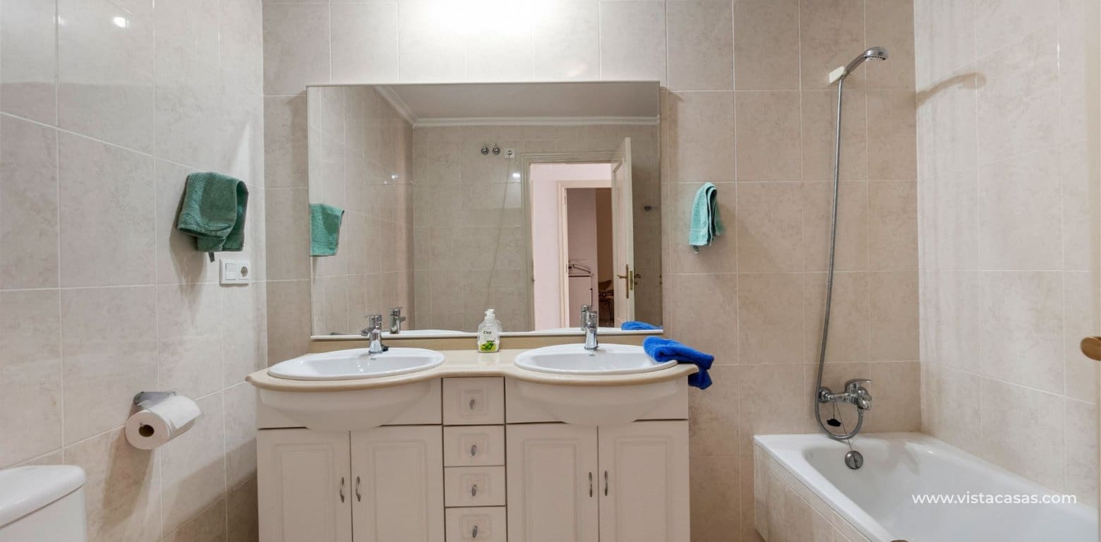 3 makuuhuone Omakotitalo myytävänä paikassa Playa Flamenca - 339 000 € (Ref: 9199646)