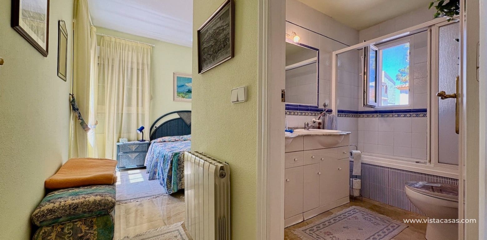 3 bedroom Villa for sale in Villamartin - € 435,000 (Ref: 9211425)