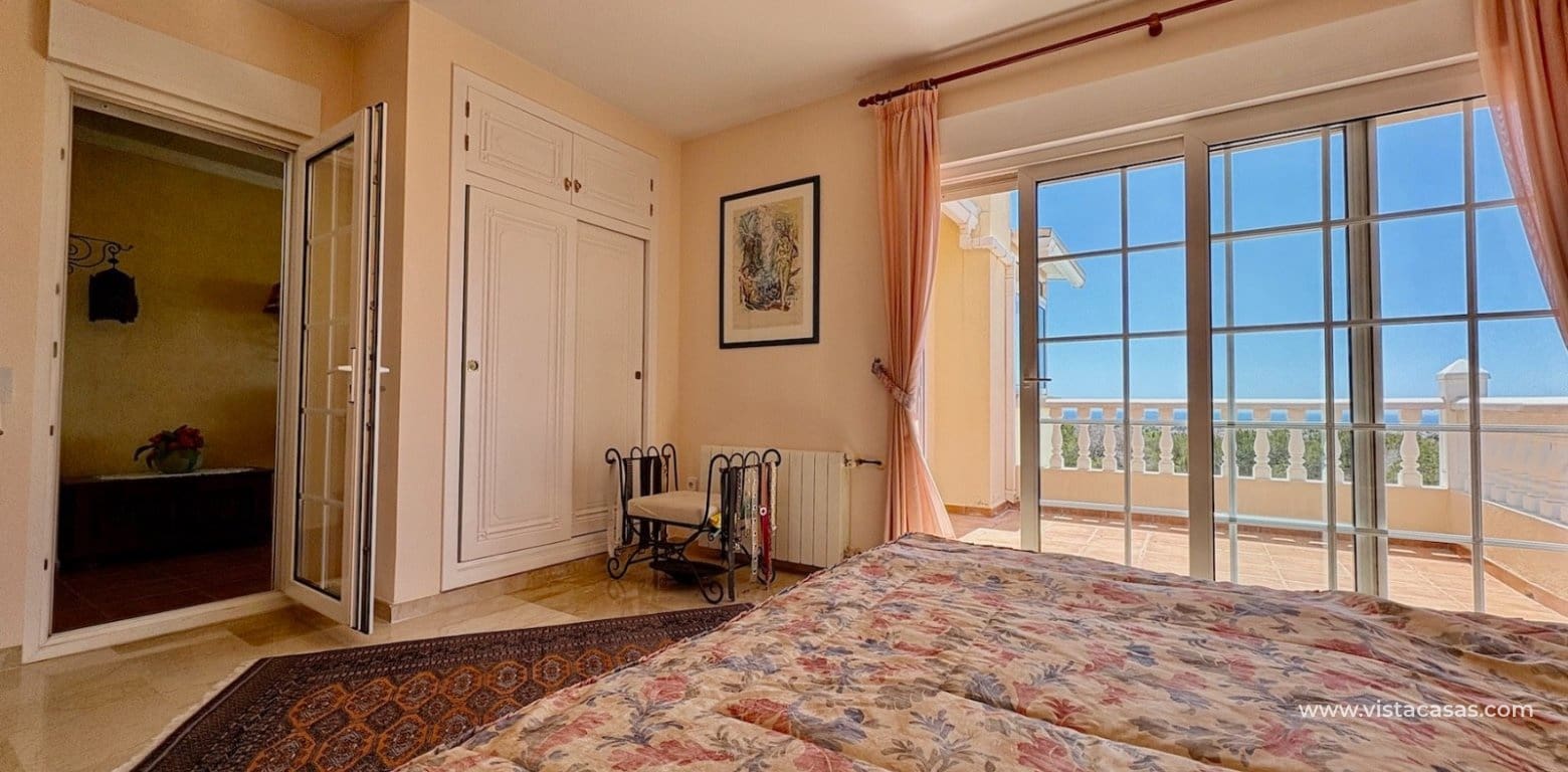 3 bedroom Villa for sale in Villamartin - € 435,000 (Ref: 9211425)