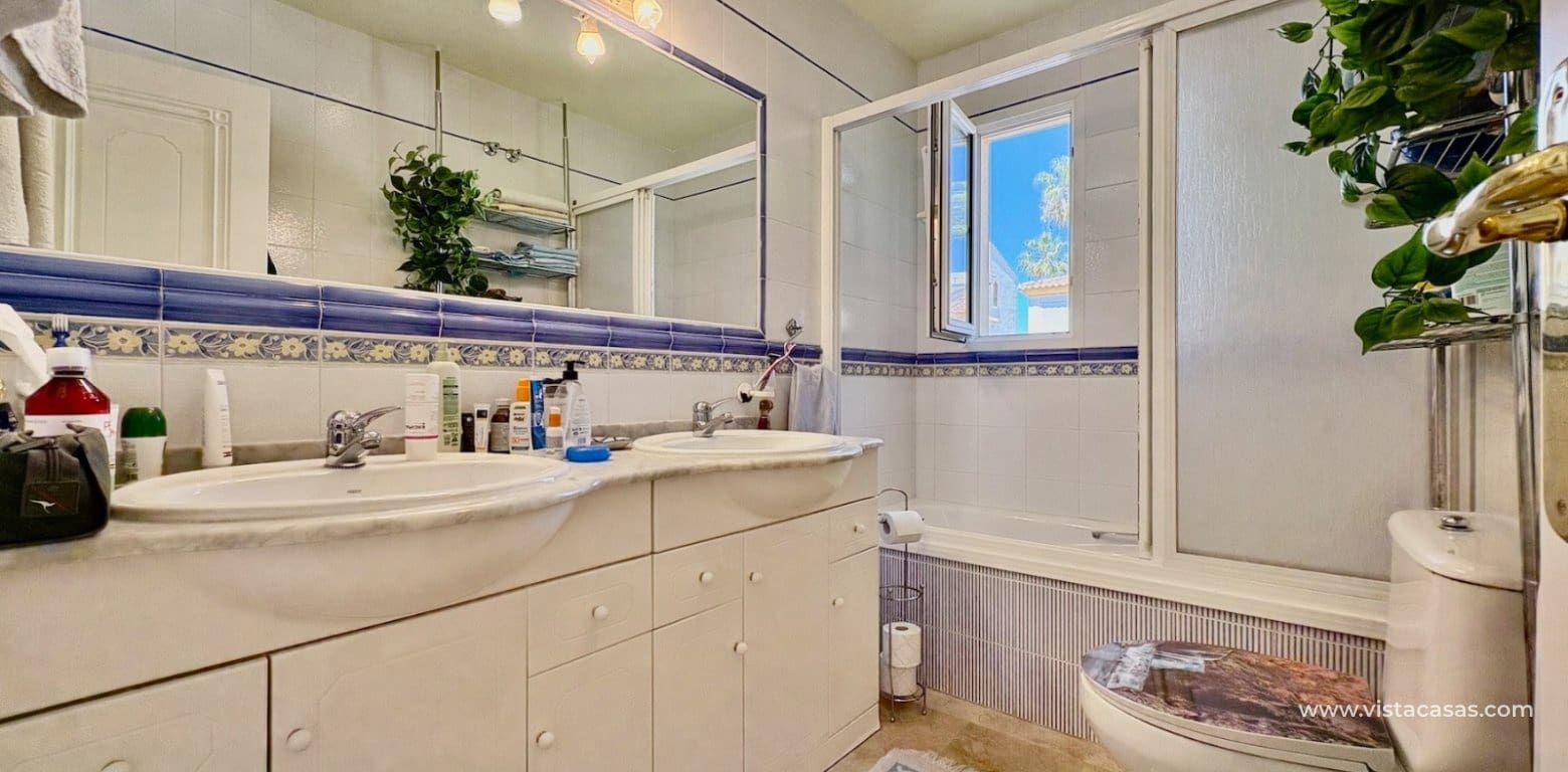 3 bedroom Villa for sale in Villamartin - € 435,000 (Ref: 9211425)