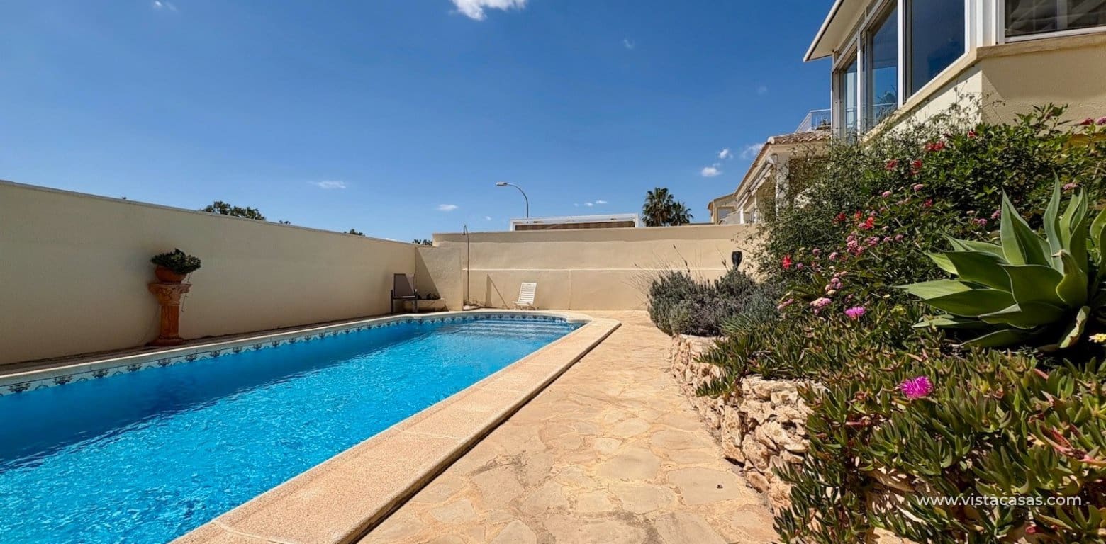 3 bedroom Villa for sale in Villamartin - € 435,000 (Ref: 9211425)