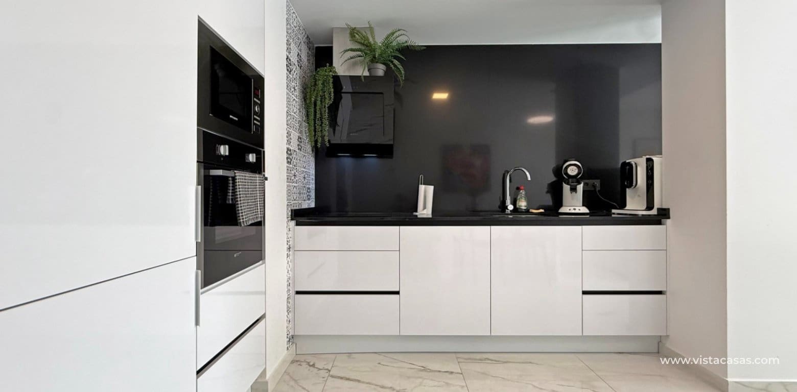 2 slaapkamer Appartement te koop in Villamartin - € 249.000 (Ref: 9266594)