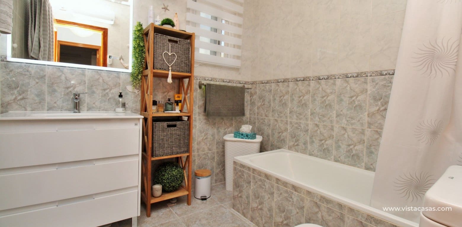 4 slaapkamer Villa te koop in Villamartin met zwembad - € 379.000 (Ref: 9275653)