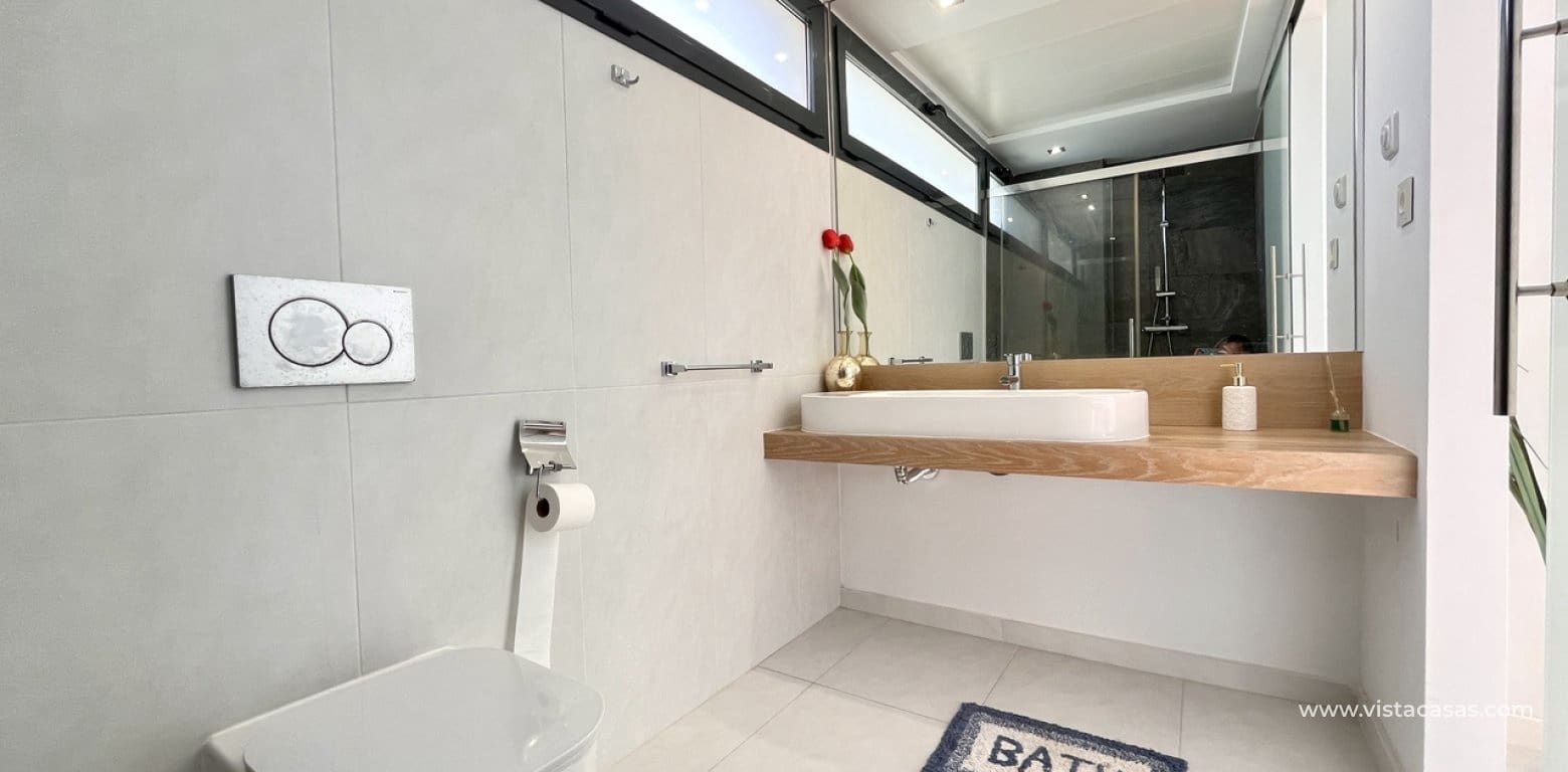 3 bedroom Villa for sale in Villamartin - € 585,000 (Ref: 9285680)