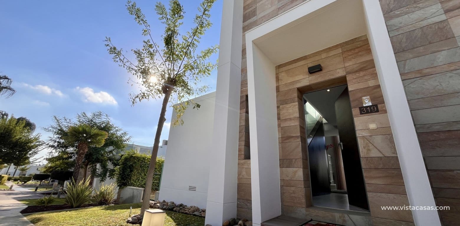 3 bedroom Villa for sale in Villamartin - € 585,000 (Ref: 9285680)