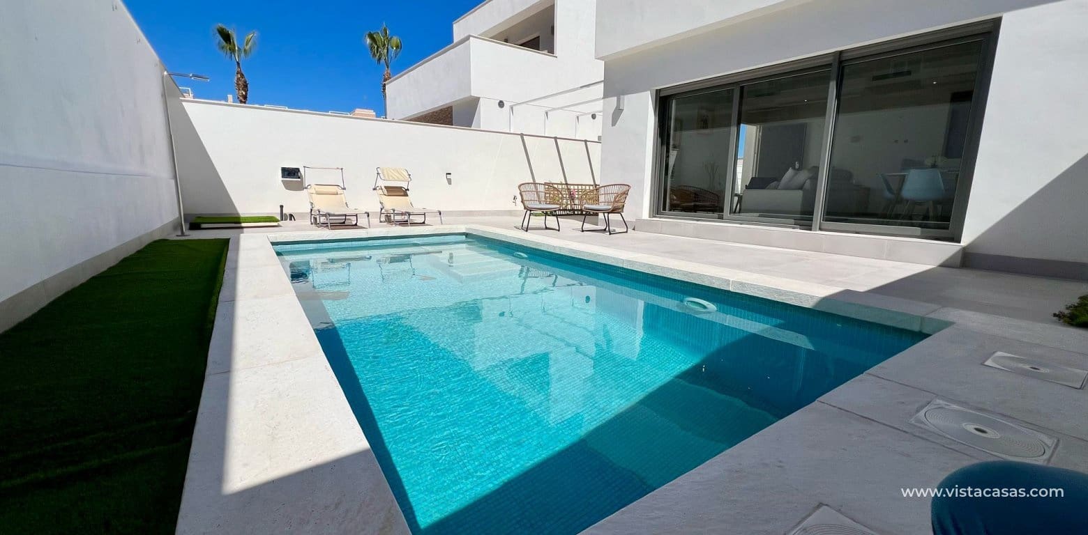 3 bedroom Villa for sale in Villamartin - € 449,900 (Ref: 9293990)