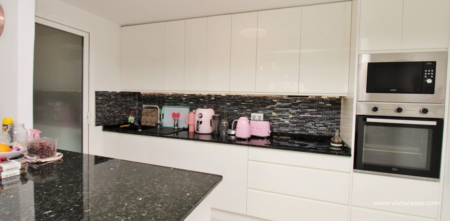 2 Zimmer Apartment zu verkaufen in Playa Flamenca mit Pool - 215.000 € (Ref: 9301981)