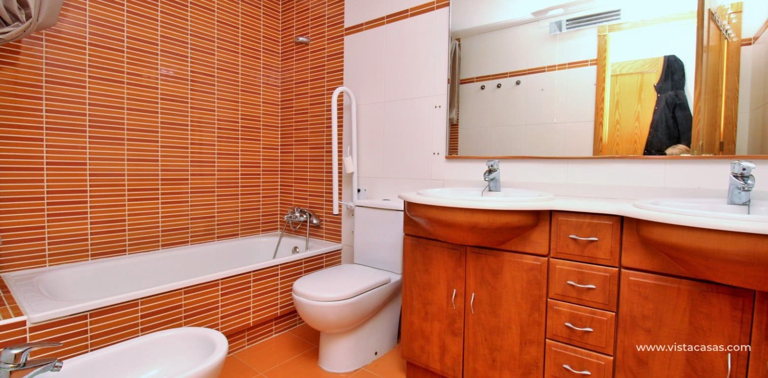 2 Zimmer Apartment zu verkaufen in Playa Flamenca mit Pool - 215.000 € (Ref: 9301981)