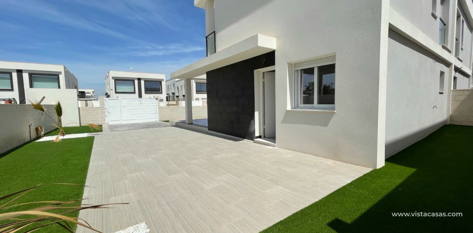 Chalet de 3 habitaciones en Gran Alacant en venta con piscina - 425.000 € (Ref: 9309191)