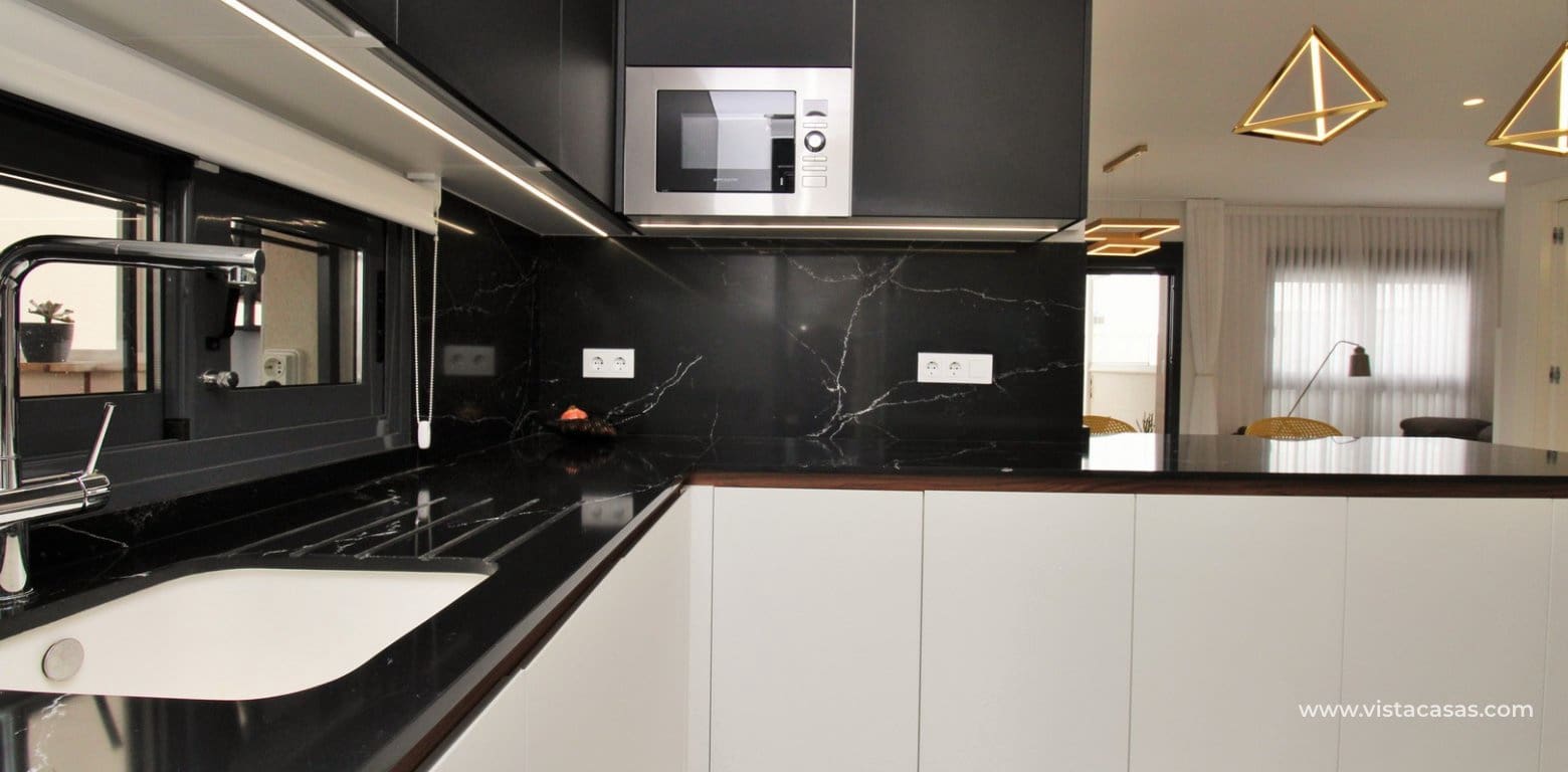 Apartamento de 2 habitaciones en San Miguel de Salinas en venta con piscina - 349.950 € (Ref: 9331756)