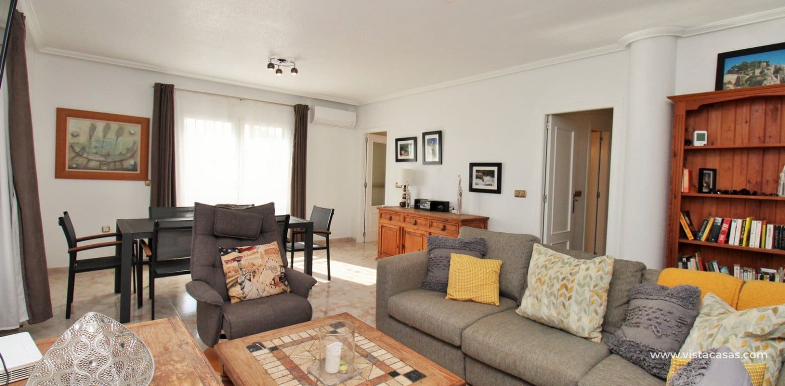 Chalet de 4 habitaciones en Playa Flamenca en venta con piscina - 379.000 € (Ref: 9353024)