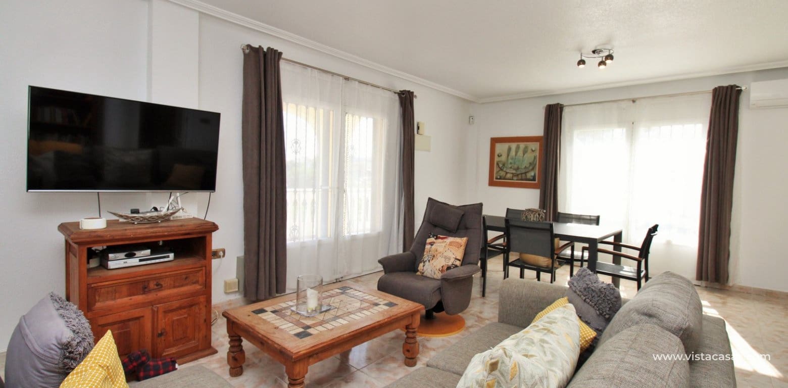 Chalet de 4 habitaciones en Playa Flamenca en venta con piscina - 379.000 € (Ref: 9353024)