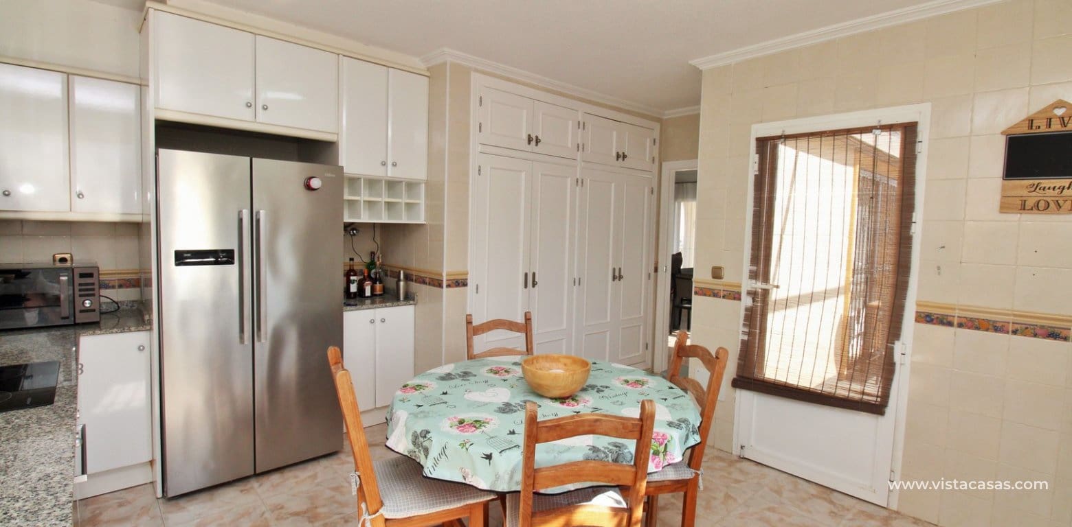 Chalet de 4 habitaciones en Playa Flamenca en venta con piscina - 379.000 € (Ref: 9353024)