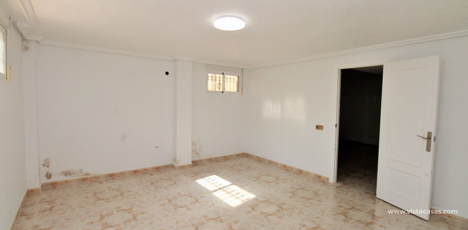 Chalet de 4 habitaciones en Playa Flamenca en venta con piscina - 379.000 € (Ref: 9353024)