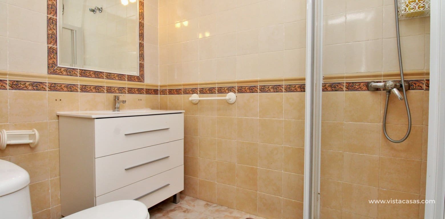 Chalet de 4 habitaciones en Playa Flamenca en venta con piscina - 379.000 € (Ref: 9353024)