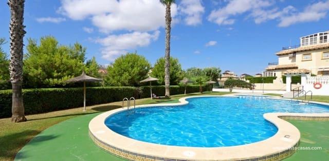 Chalet de 4 habitaciones en Playa Flamenca, Orihuela en venta con piscina - 379.000 € (Ref: 9353024)
