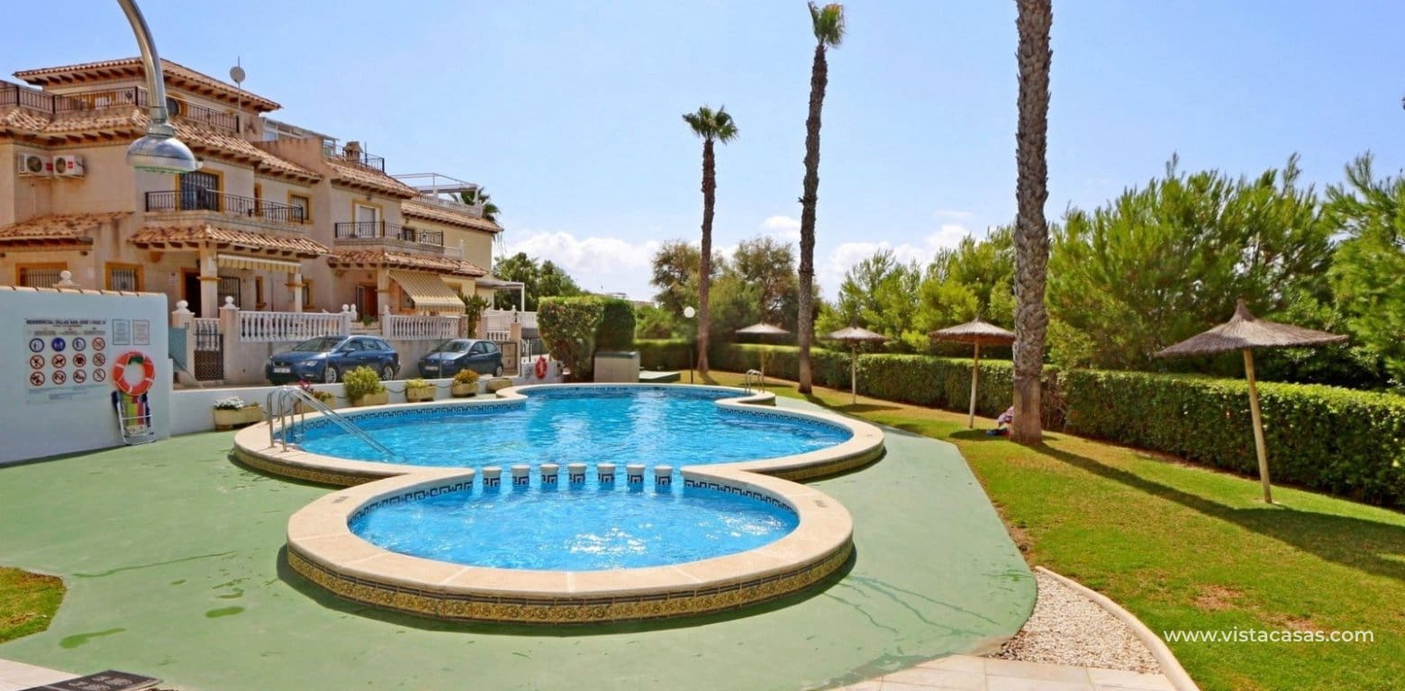 Chalet de 4 habitaciones en Playa Flamenca en venta con piscina - 379.000 € (Ref: 9353024)