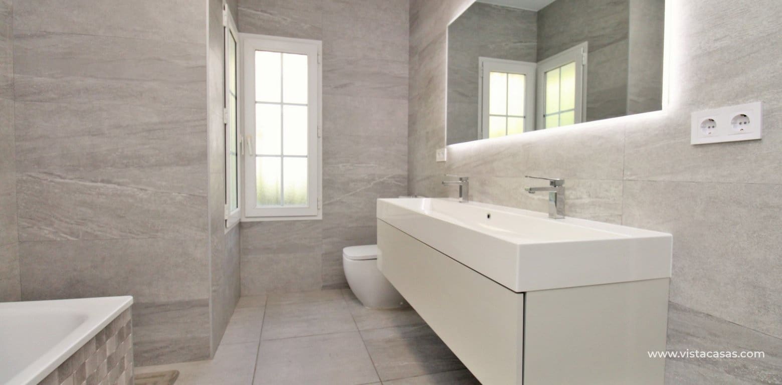 Chalet de 3 habitaciones en Las Ramblas Golf en venta con piscina - 499.000 € (Ref: 9363025)