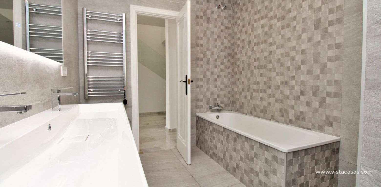 Chalet de 3 habitaciones en Las Ramblas Golf en venta con piscina - 499.000 € (Ref: 9363025)