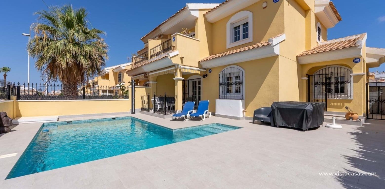 3 bedroom Villa for sale in Villamartin with pool - € 375,000 (Ref: 9373991)