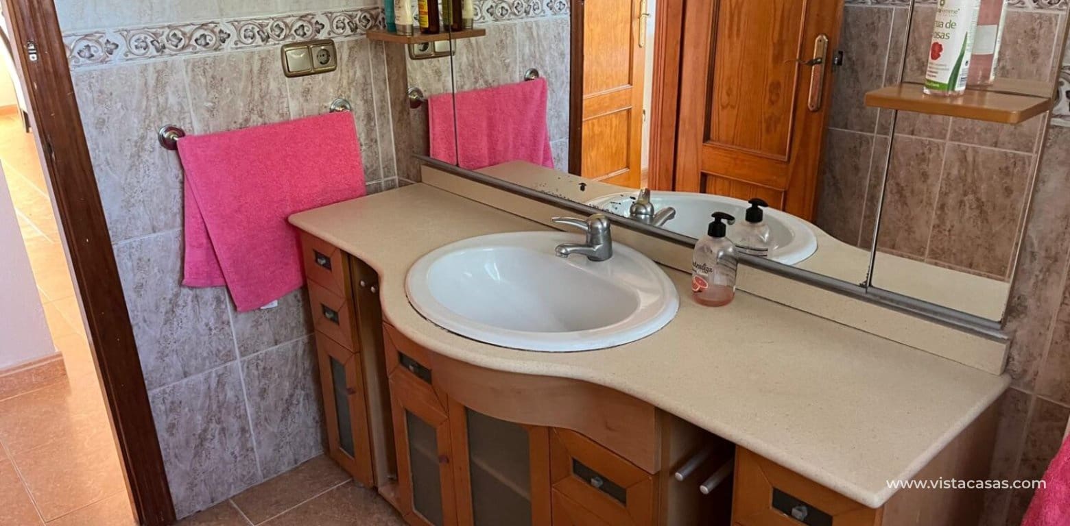 Chalet de 3 habitaciones en Playa Flamenca en venta - 385.000 € (Ref: 9377971)