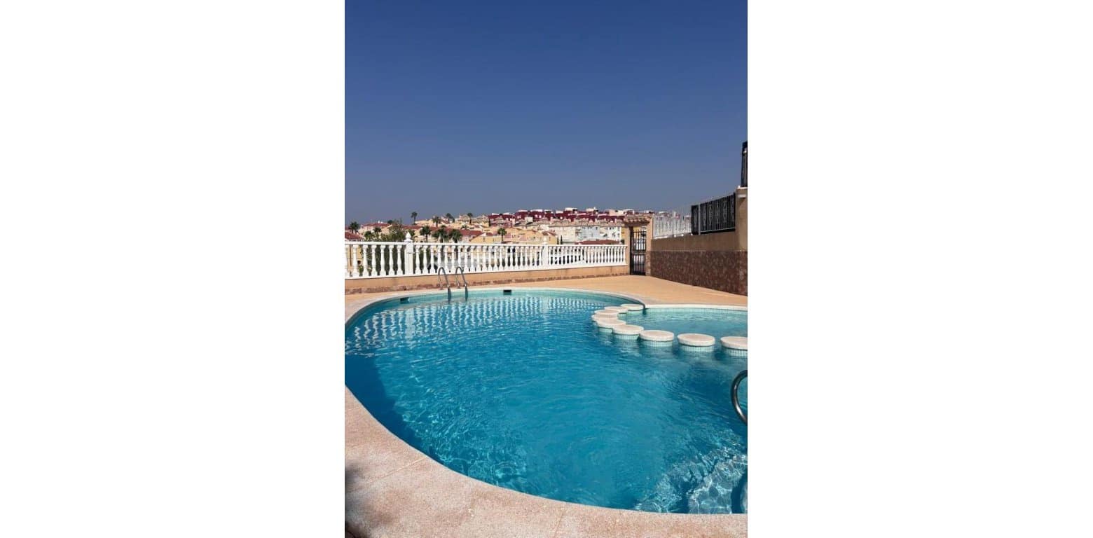 2 quarto Casa em Banda para venda em Villamartin - 164 950 € (Ref: 9383220)