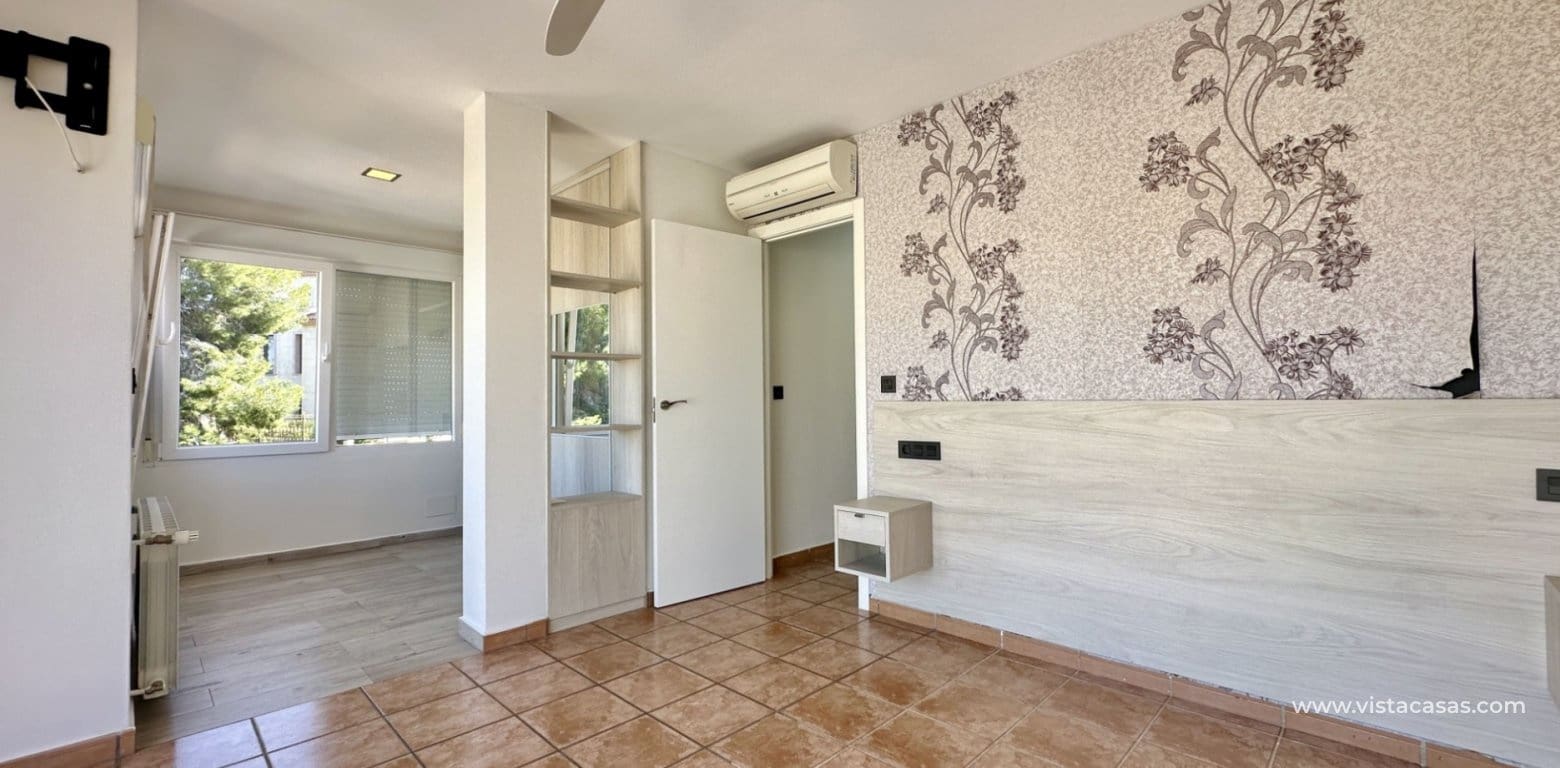 4 Zimmer Villa zu verkaufen in Villamartin - 285.000 € (Ref: 9385974)