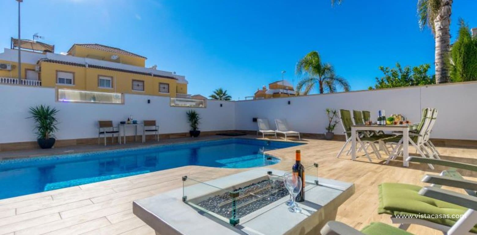 Chalet de 3 habitaciones en Ciudad Quesada en venta - 495.000 € (Ref: 9398779)