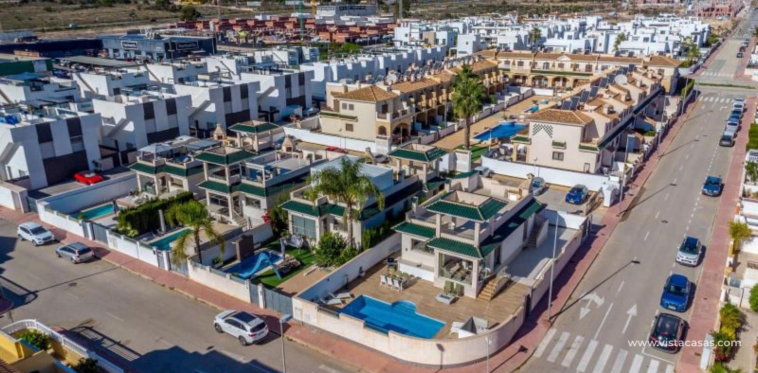 Chalet de 3 habitaciones en Ciudad Quesada en venta - 495.000 € (Ref: 9398779)