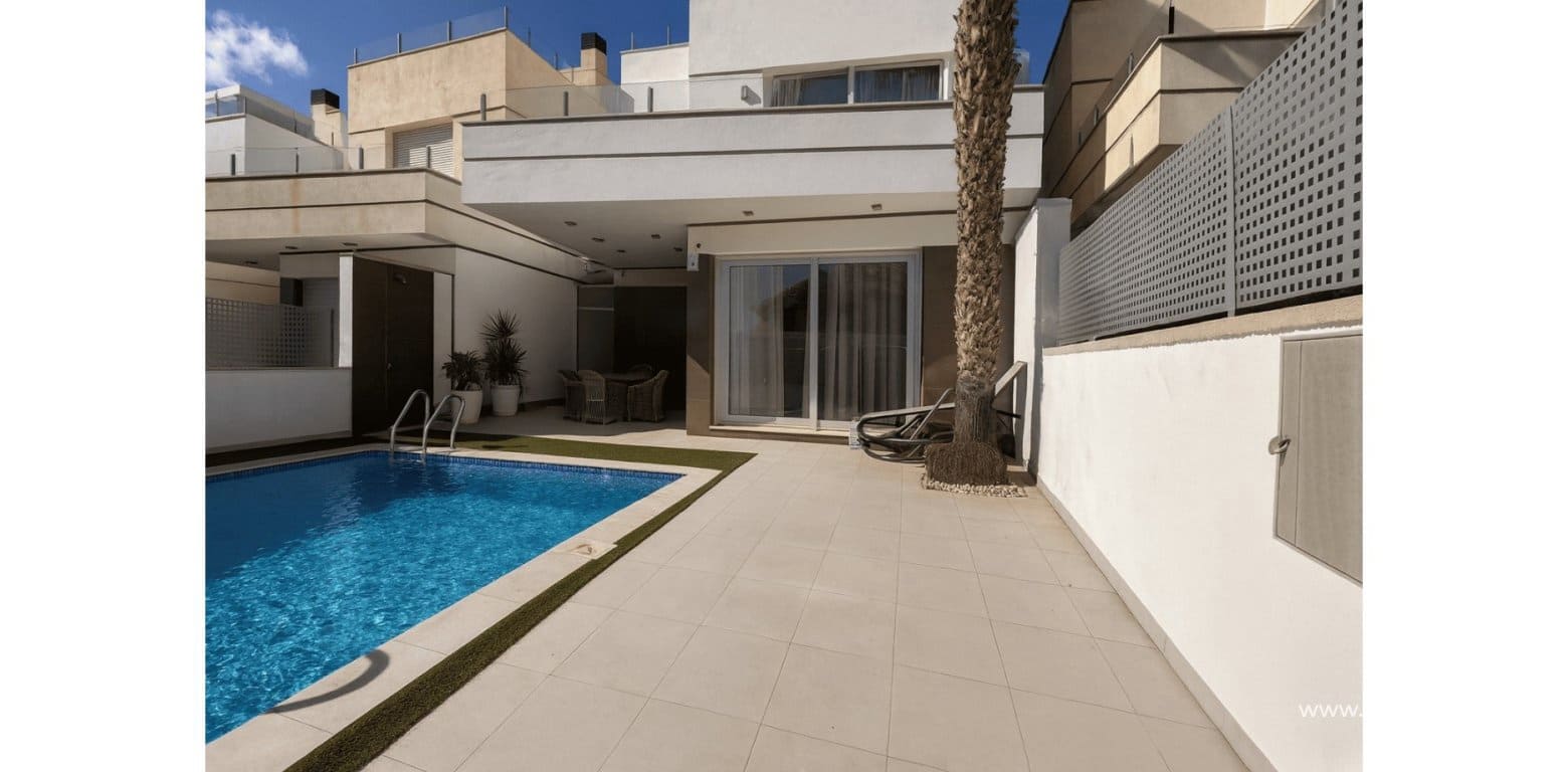 3 bedroom Villa for sale in Cabo Roig - € 389,000 (Ref: 9409393)