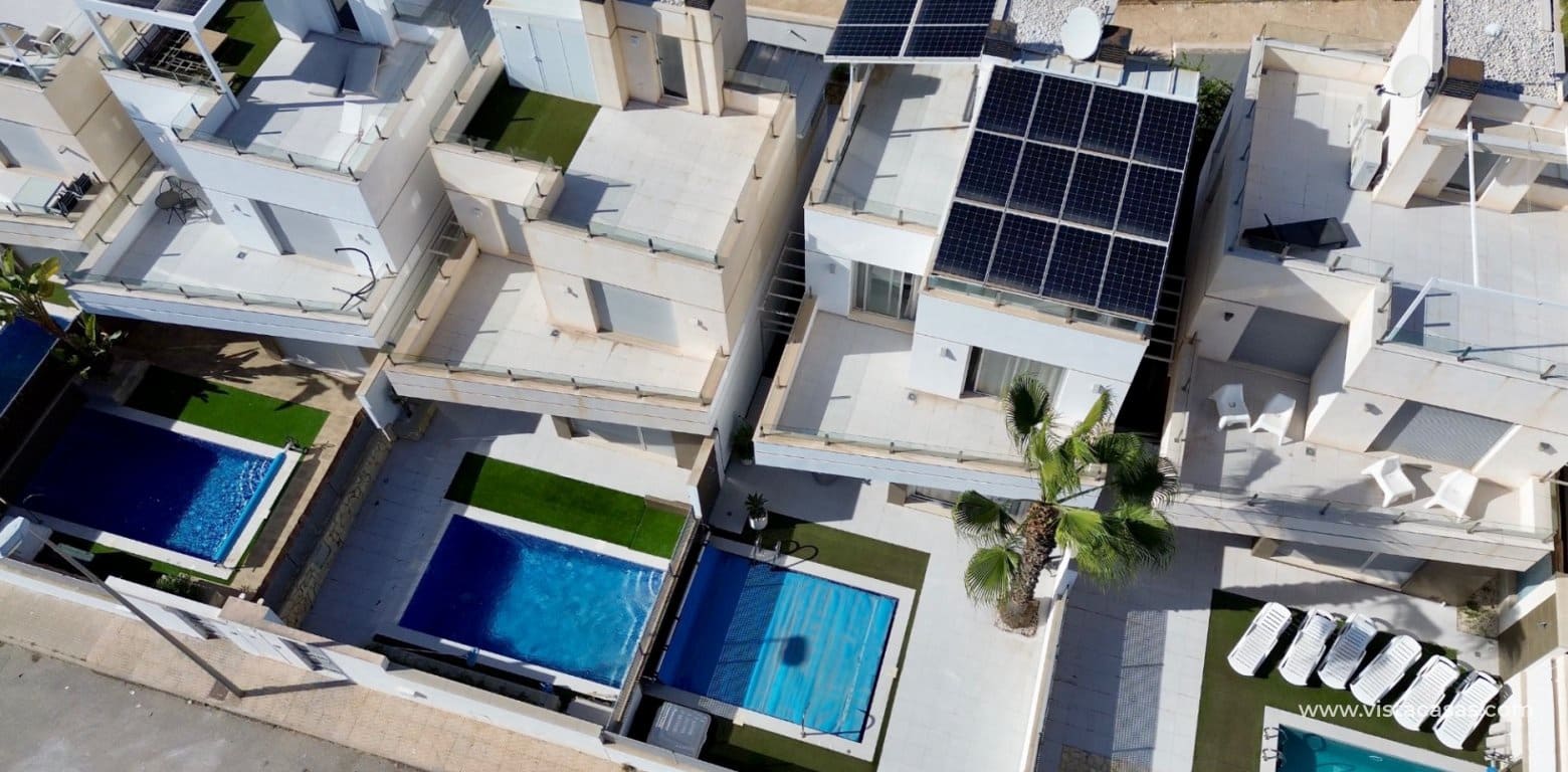 3 bedroom Villa for sale in Cabo Roig - € 389,000 (Ref: 9409393)