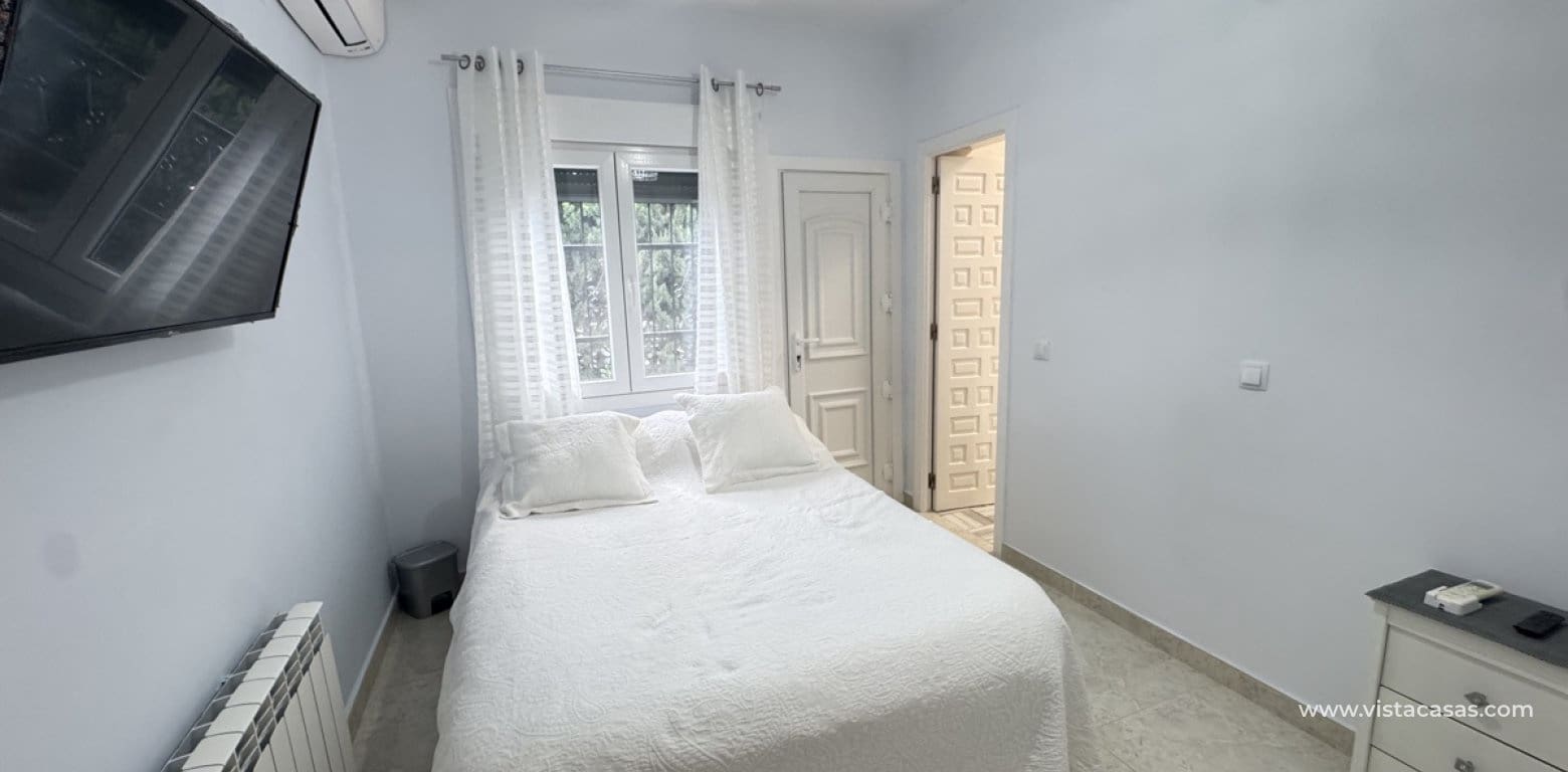 3 bedroom Villa for sale in Villamartin - € 375,000 (Ref: 9420059)