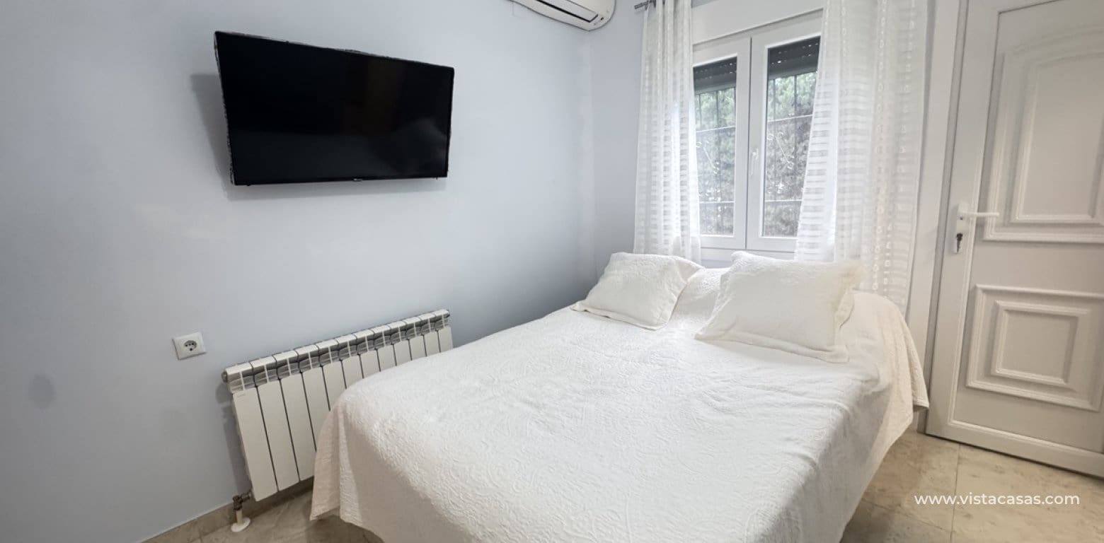 3 bedroom Villa for sale in Villamartin - € 375,000 (Ref: 9420059)