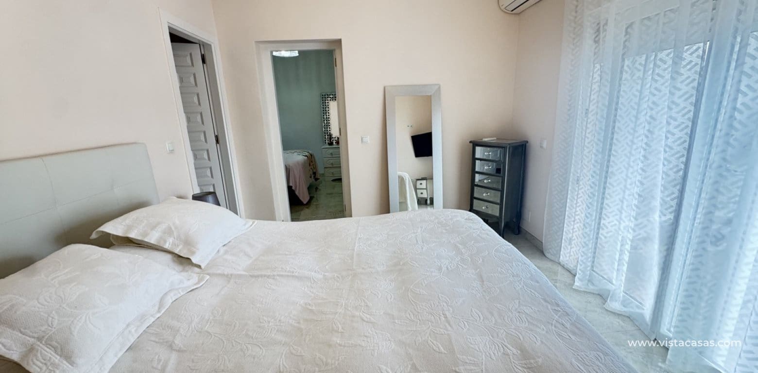 3 bedroom Villa for sale in Villamartin - € 375,000 (Ref: 9420059)