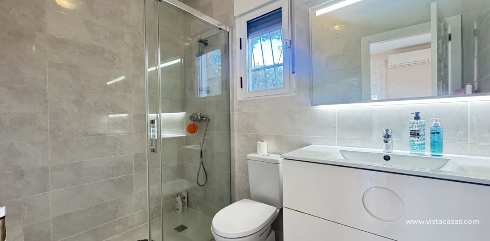 3 bedroom Villa for sale in Villamartin - € 375,000 (Ref: 9420059)