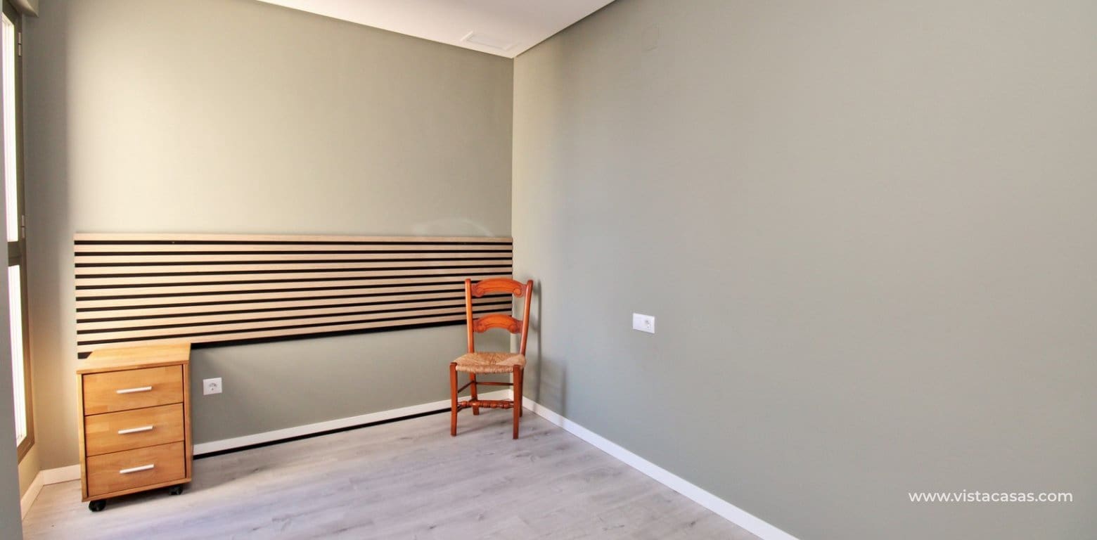 2 soveværelse Lejlighed til salg i Villamartin med swimmingpool - € 289.900 (Ref: 9425368)