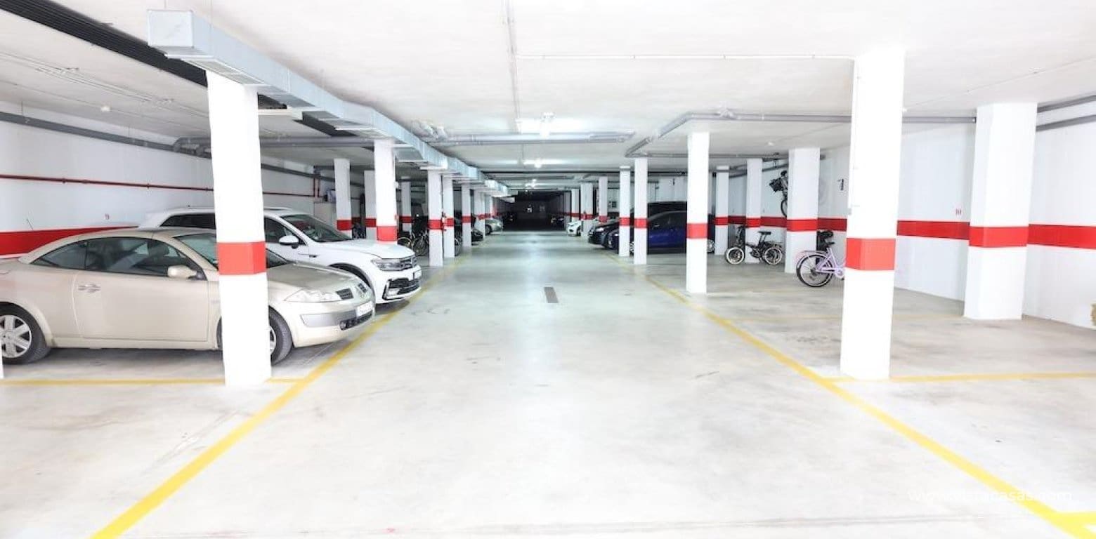 2 slaapkamer Appartement te koop in La Zenia - € 289.000 (Ref: 9450689)